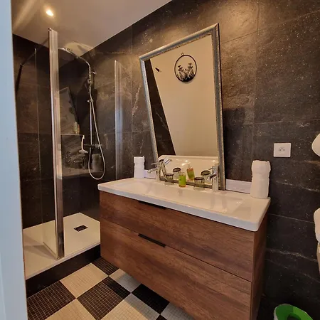 Domaine De L'oie Rouge Bed & Breakfast Les Rosiers